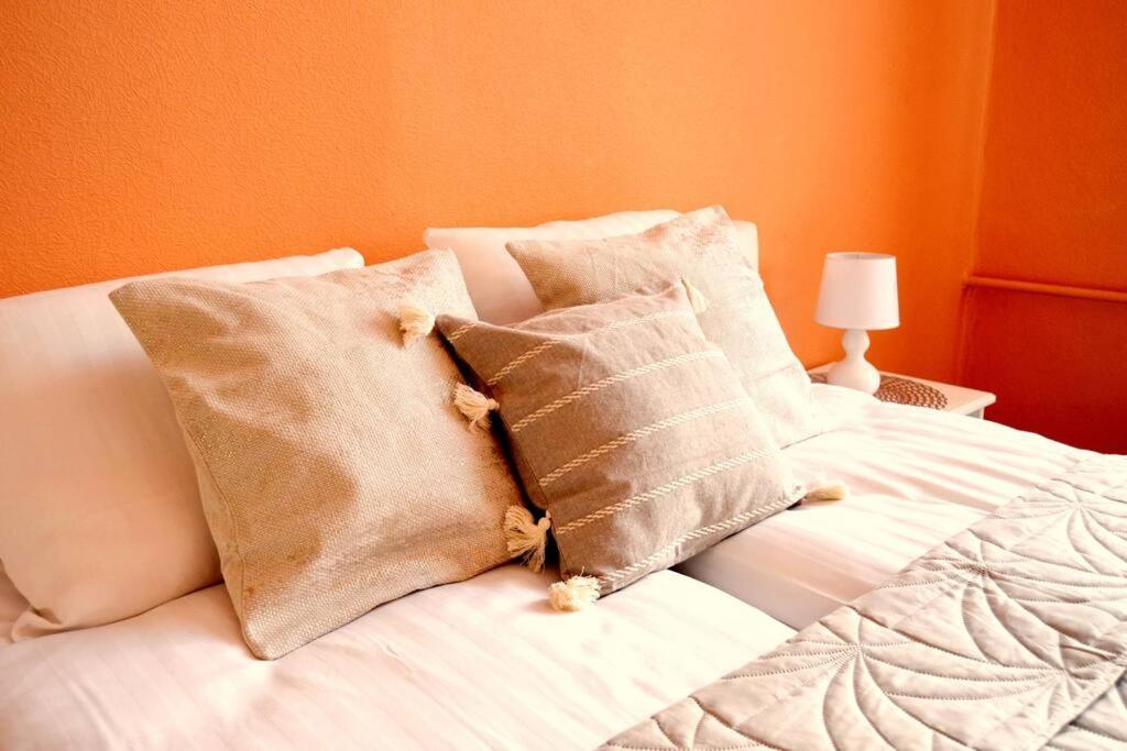 Spacious Old Town Family Peachy 2 Bedrooms Apartment, Nearby The Riga Presidential Castle Εξωτερικό φωτογραφία