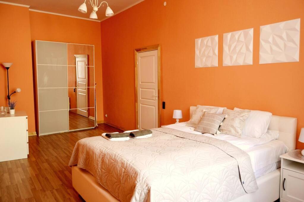 Spacious Old Town Family Peachy 2 Bedrooms Apartment, Nearby The Riga Presidential Castle Εξωτερικό φωτογραφία