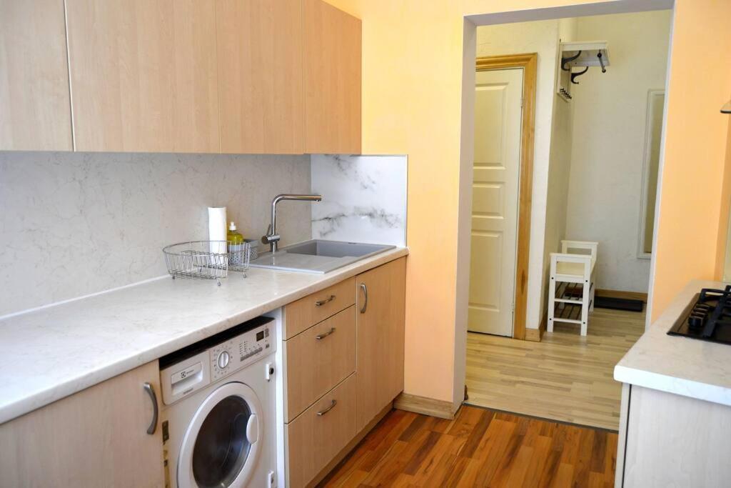 Spacious Old Town Family Peachy 2 Bedrooms Apartment, Nearby The Riga Presidential Castle Εξωτερικό φωτογραφία