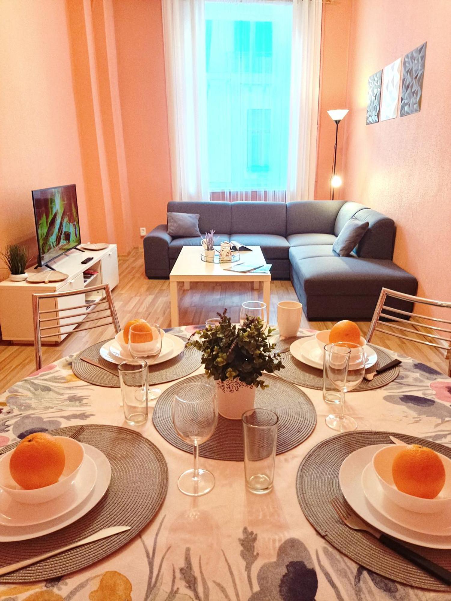 Spacious Old Town Family Peachy 2 Bedrooms Apartment, Nearby The Riga Presidential Castle Εξωτερικό φωτογραφία